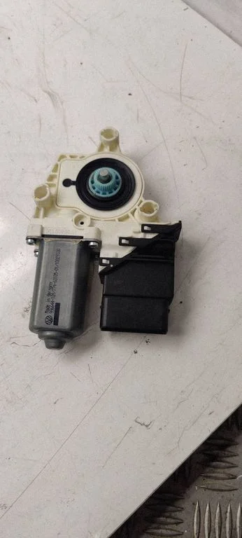 Rear door window regulator motor 1k0959704ak