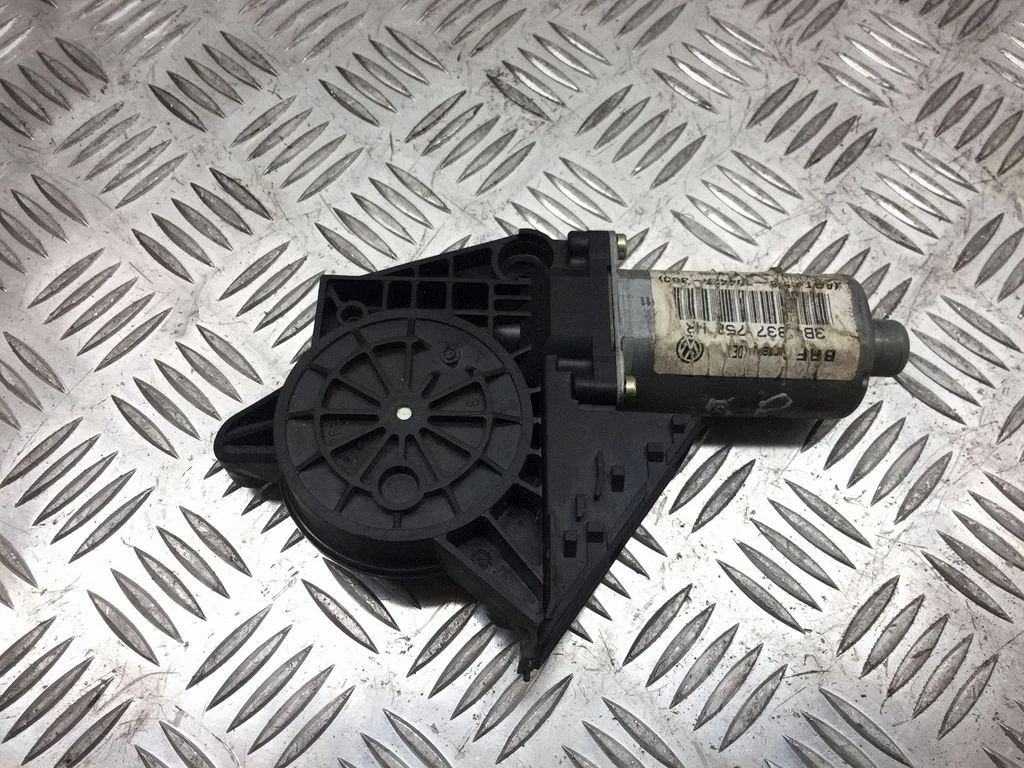 Rear door window regulator motor 3B4837752HR