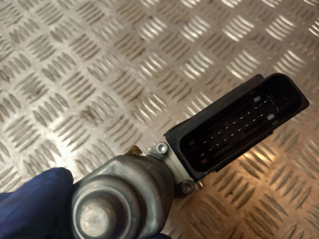 Aizmugurējā loga pacēlāja motoriņš 1K0959703P