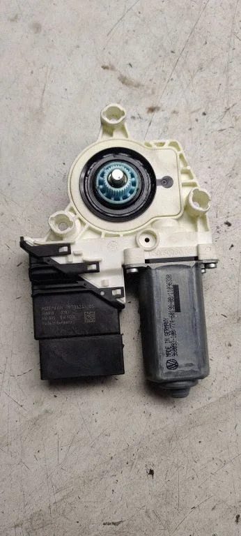 Rear door window regulator motor 1k0959703p