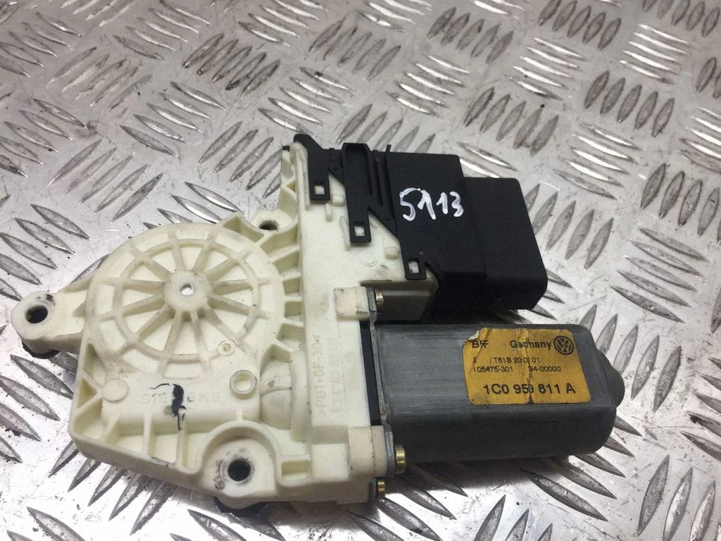 Aizmugurējā loga pacēlāja motoriņš 1C0959811A