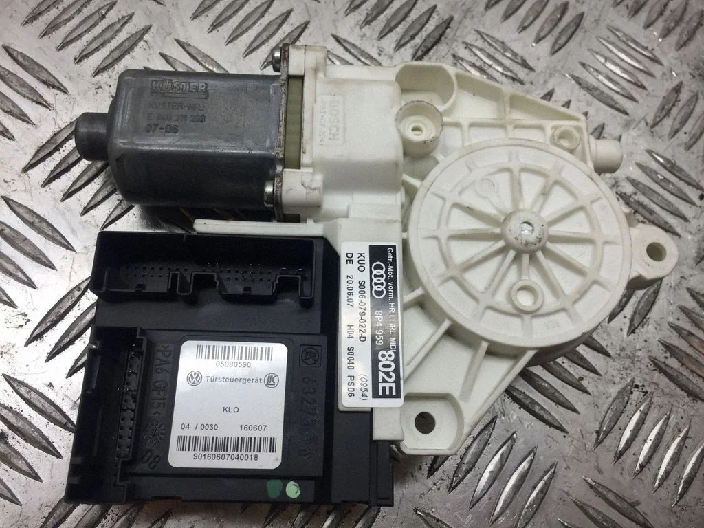 Rear door window regulator motor E840311203