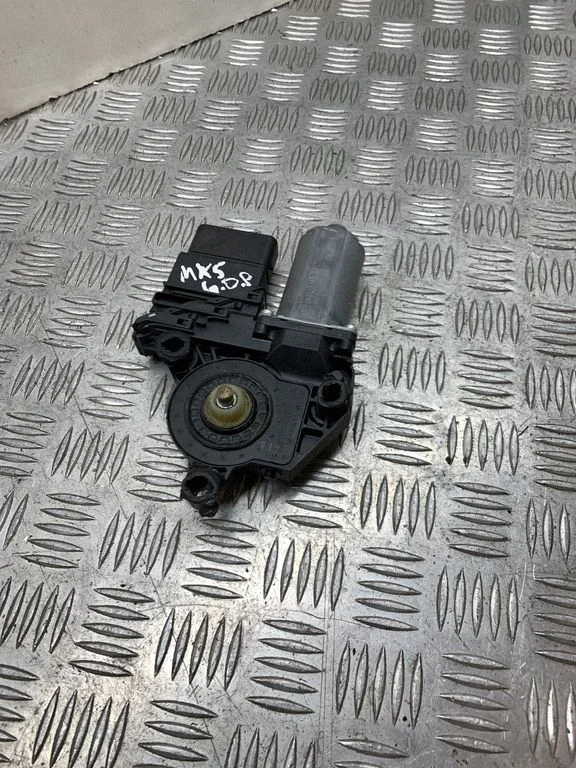 Rear door window regulator motor 1K4839402C