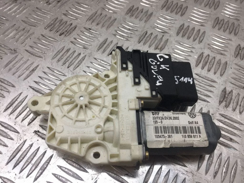 Aizmugurējā loga pacēlāja motoriņš 1C0959811A