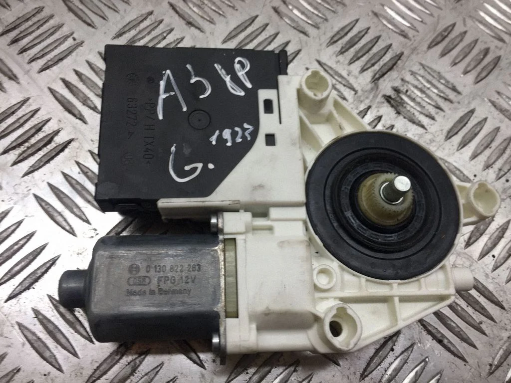 Rear door window regulator motor E840311203