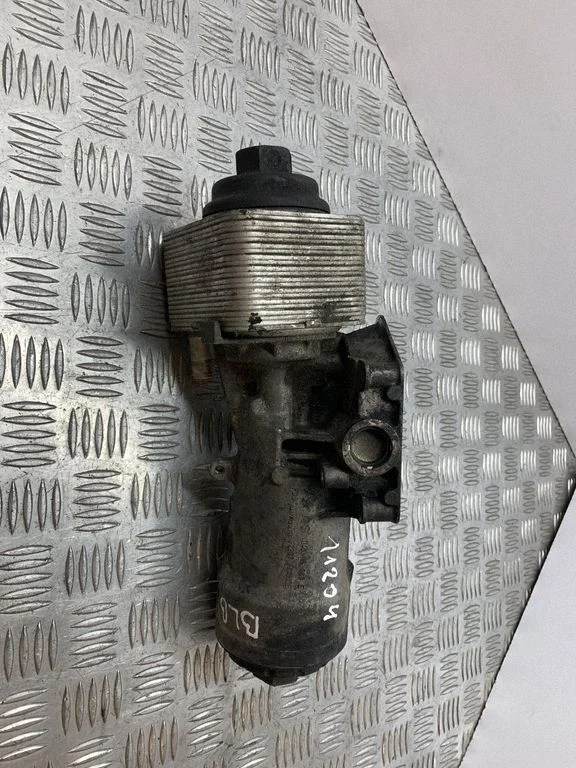 Obudowa filtra oleju / chłodnica oleju – Audi A3 S3 8P (2003-2012)
