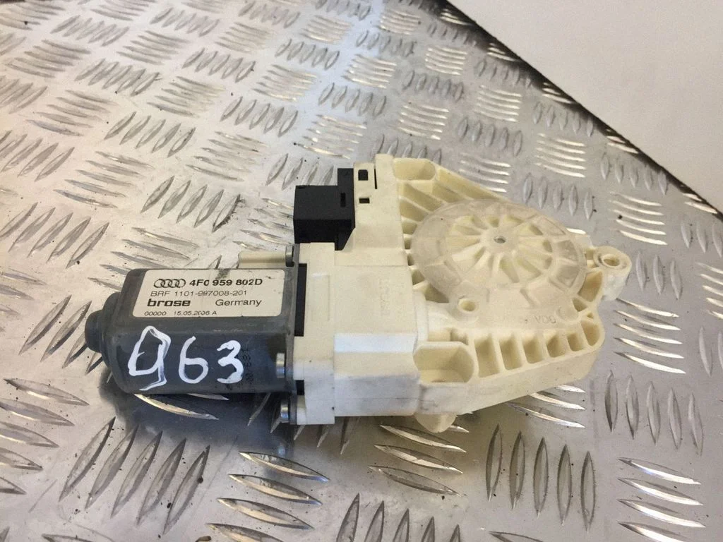 Rear door window regulator motor 4F0959802D