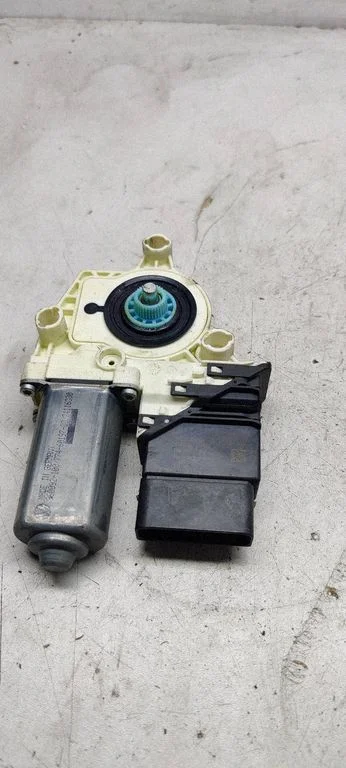 Rear door window regulator motor 1K0959704P