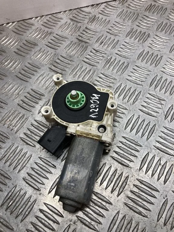 Rear door window regulator motor – BMW 5 Series E60 E61 (2004-2010)