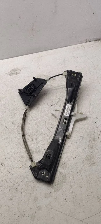 Rear window lifting mechanism without motor 5C6839462B