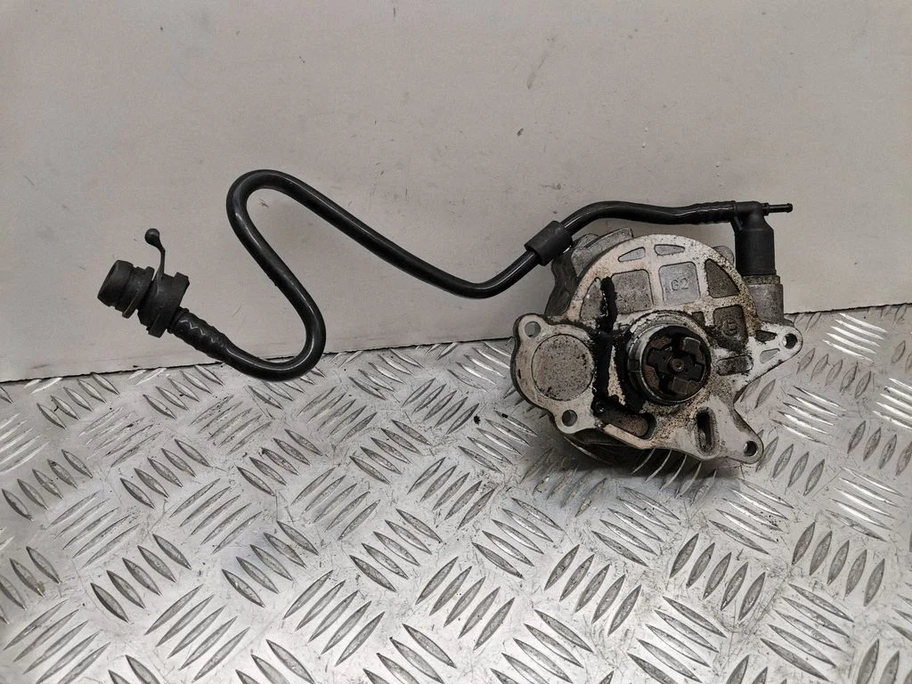Vacuum pump 03L145100