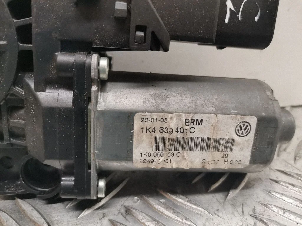 Rear door window regulator motor 1K4839401C