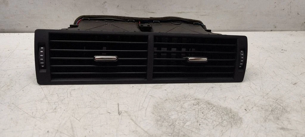 Armatuurlaua keskmine õhutusrest – Audi A4 S4 B7 8E 8H (2005-2008)