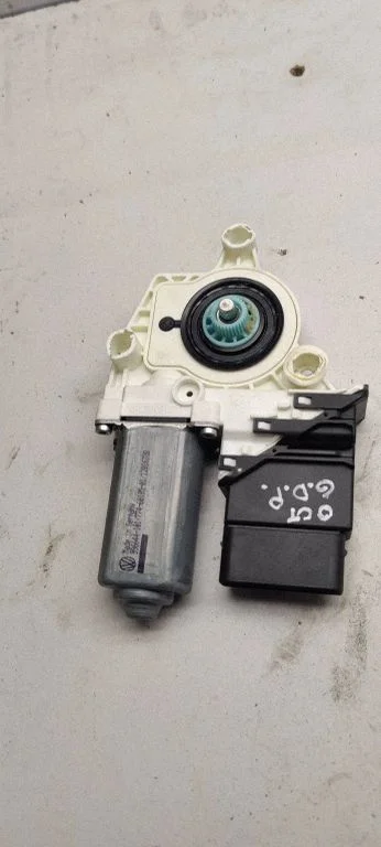 Rear door window regulator motor 1k0959704e