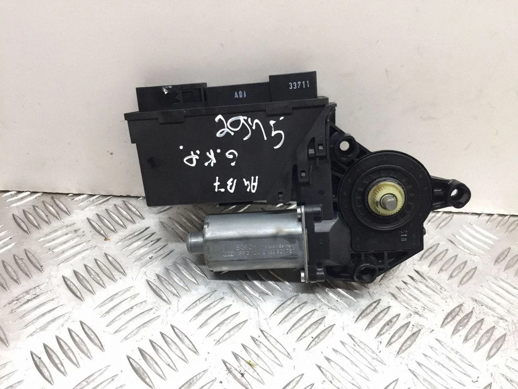 Rear door window regulator motor 0130821767