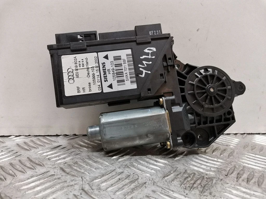 Rear door window regulator motor 8E0959802A