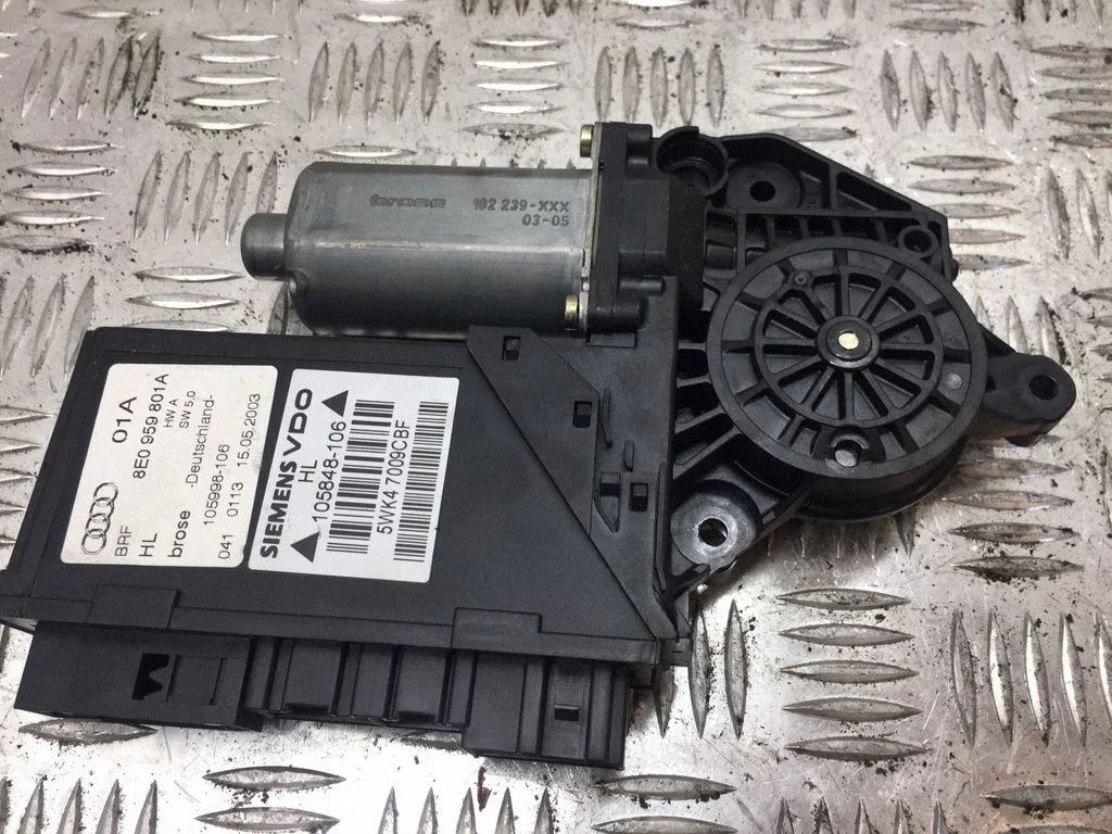 Rear door window regulator motor 8E0959801A