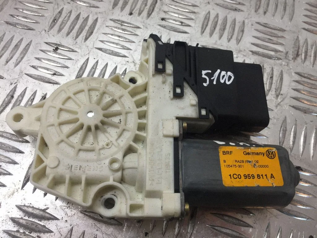 Aizmugurējā loga pacēlāja motoriņš 1C0959811A