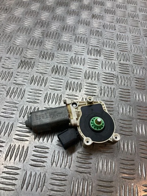 Rear door window regulator motor – BMW 5 Series E60 E61 (2004-2010)