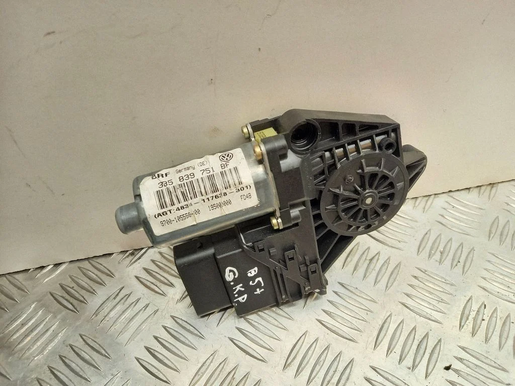 Rear door window regulator motor 3B5839751BF