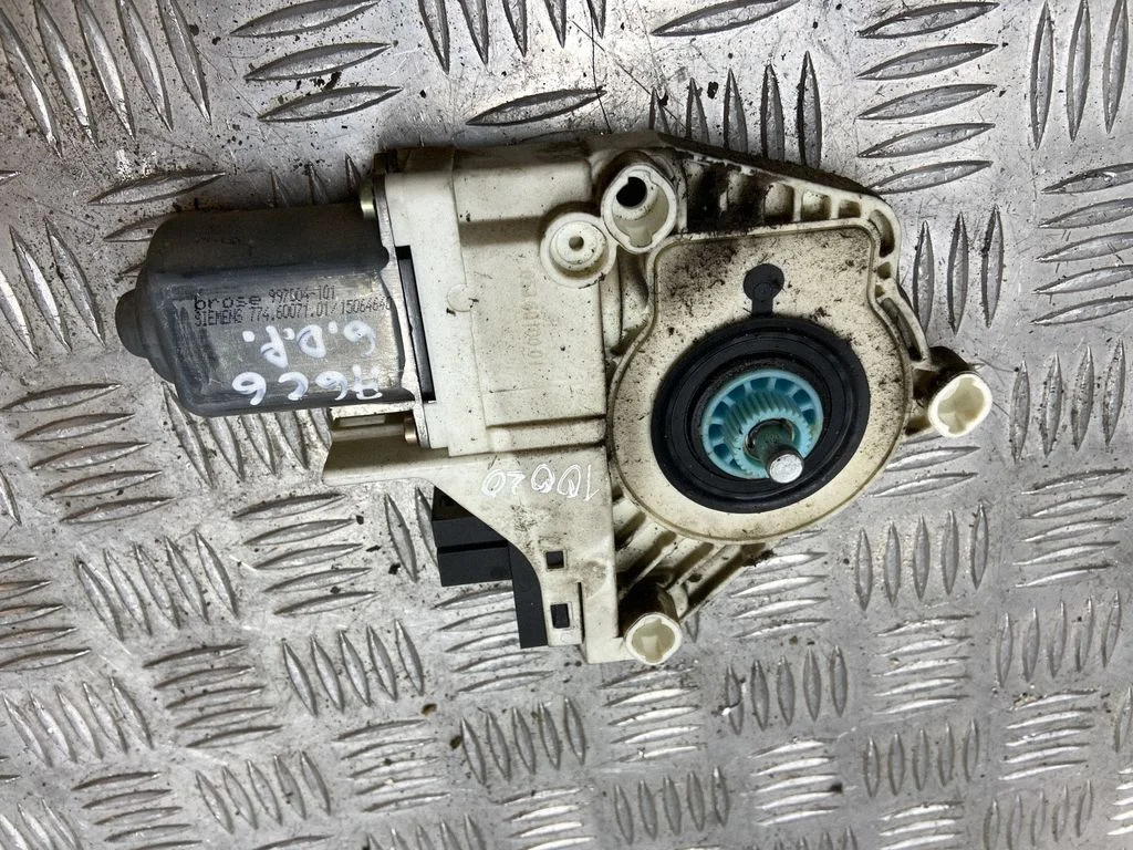 Rear door window regulator motor 4F0959802A