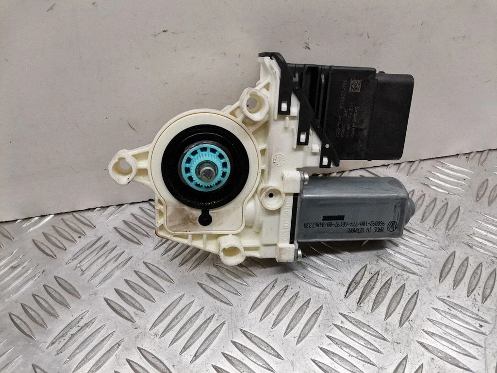 Aizmugurējā loga pacēlāja motoriņš 1K0959704P
