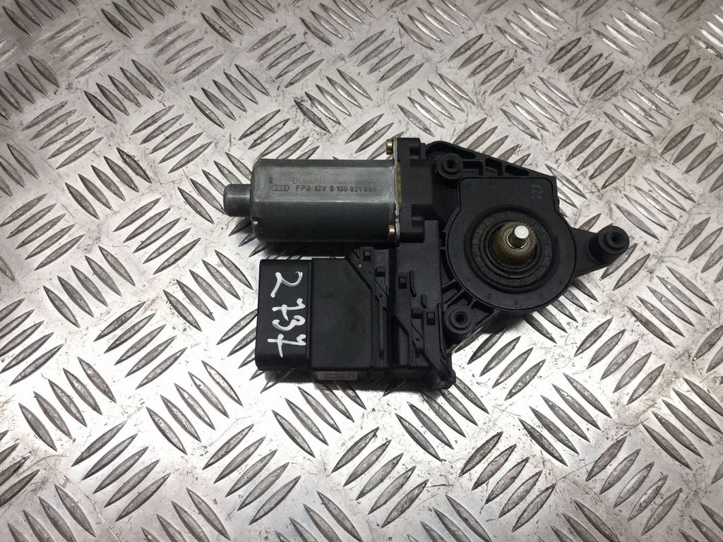 Rear door window regulator motor 0130821696