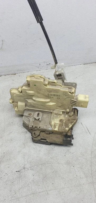 Rear door lock 3C4839016A