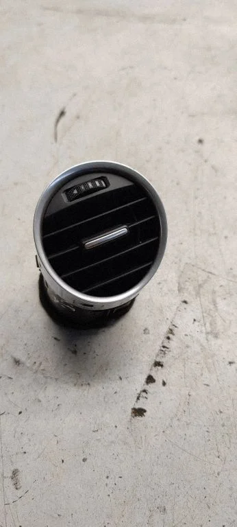 Dash center air vent grill 8h0820901D