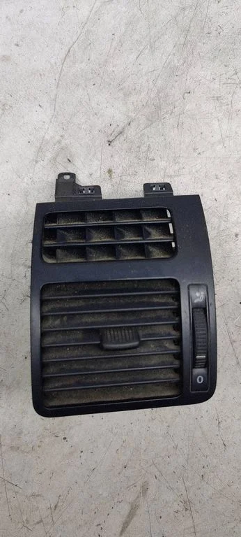 Dash center air vent grill – Volkswagen Touran I (2003-2010)