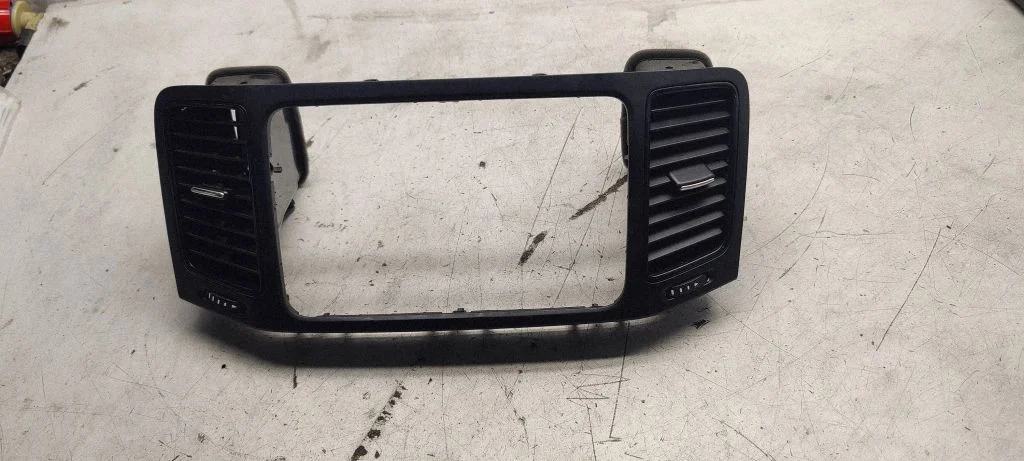 Dash center air vent grill 7n0858069