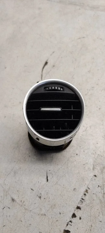 Dash center air vent grill 8h0820951D