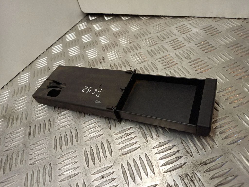 Armatuurlaua panipaik – Audi A3 S3 8P (2003-2012)
