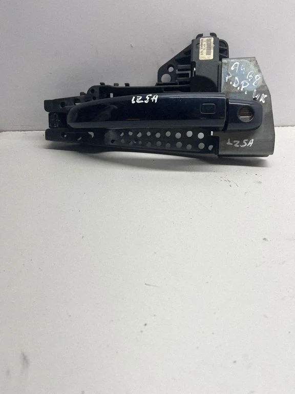 Front door exterior handle 8T02837886