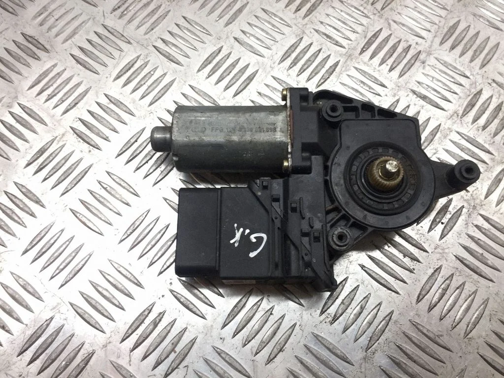 Rear door window regulator motor 3B5839752M