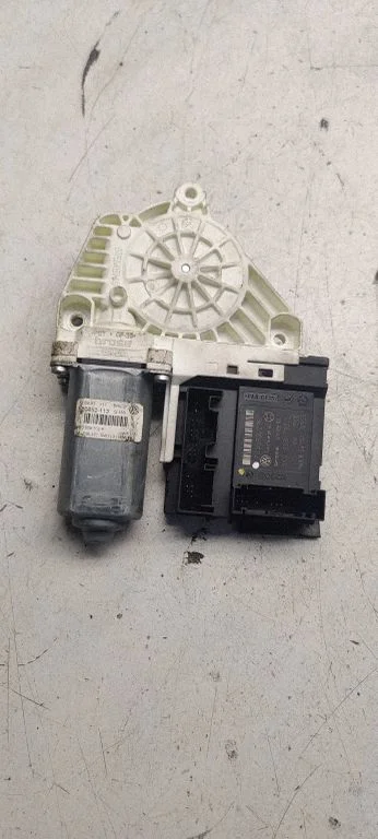 Front door window regulator motor 1k0959702p
