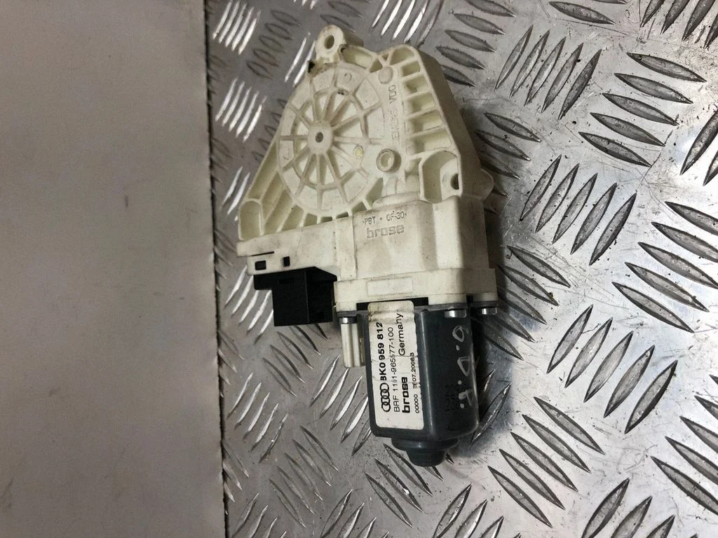 Rear door window regulator motor 8K0959812