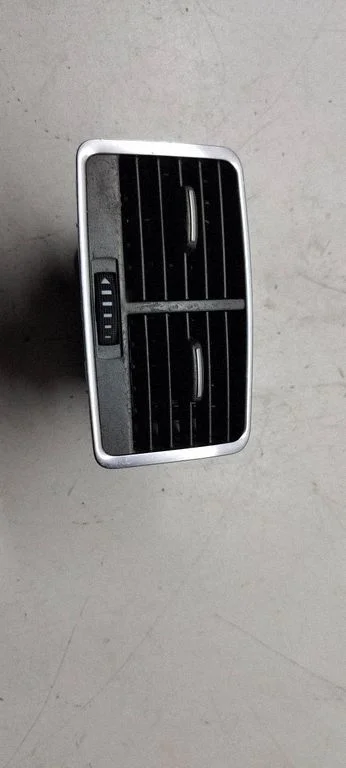 Dash center air vent grill – Audi A6 Allroad C6 (2006-2011)