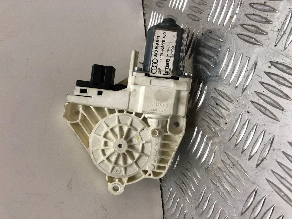 Rear door window regulator motor 8K0959811