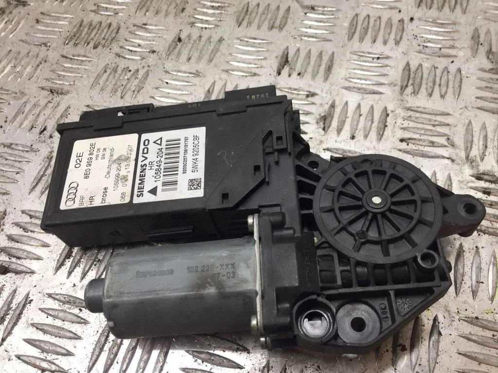 Rear door window regulator motor 8E2959802F