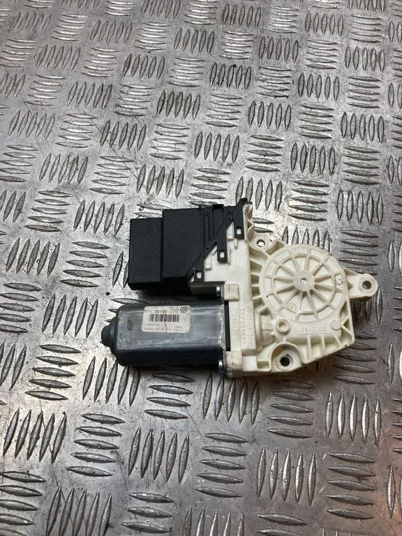 Rear door window regulator motor – Volkswagen Passat B6 (2005-2010)