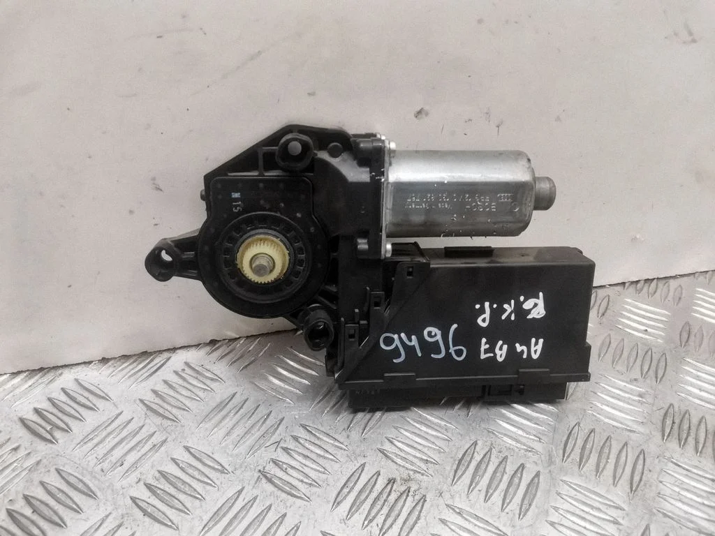 Rear door window regulator motor – Audi A4 S4 B7 8E 8H (2005-2008)