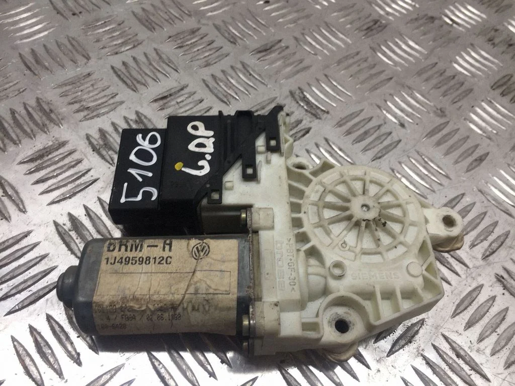 Rear door window regulator motor – Volkswagen Golf IV (1998-2005)