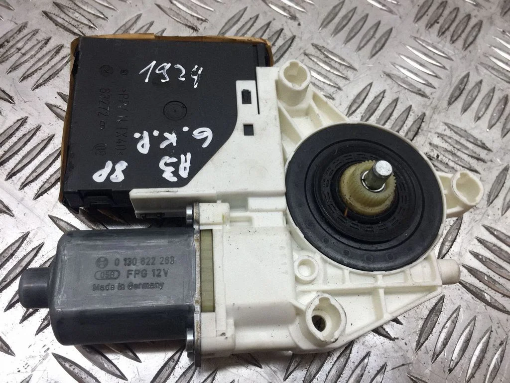 Rear door window regulator motor E840311203