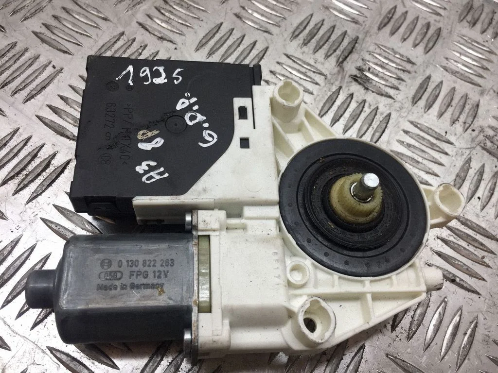 Rear door window regulator motor E840311203