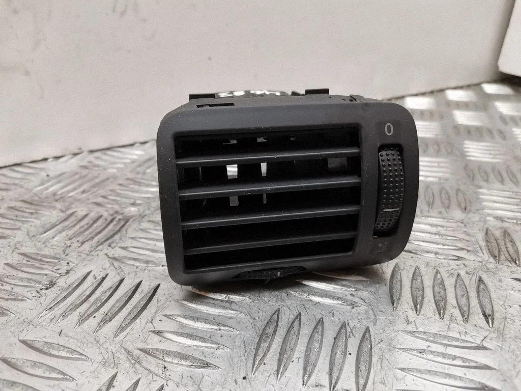 Dashboard side air vent grill/cover trim 3B0819703D