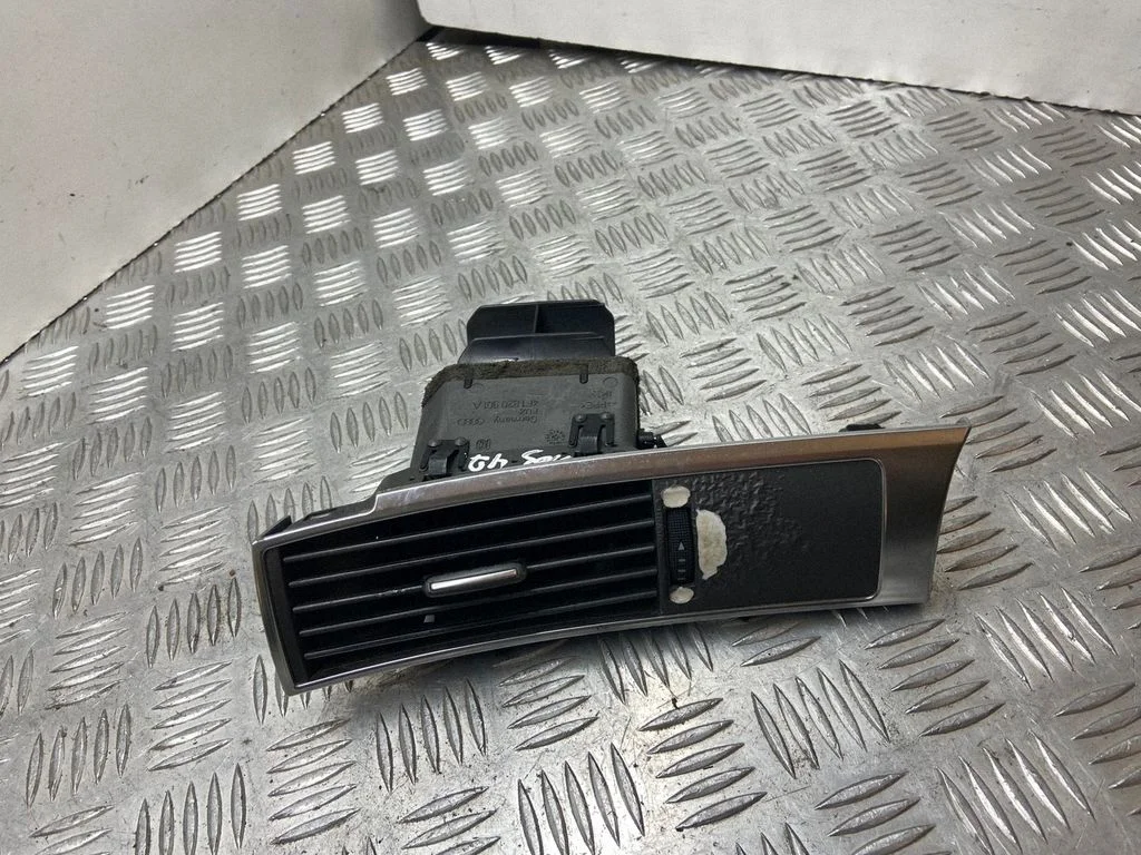 Dashboard side air vent grill/cover trim 4F1820901A
