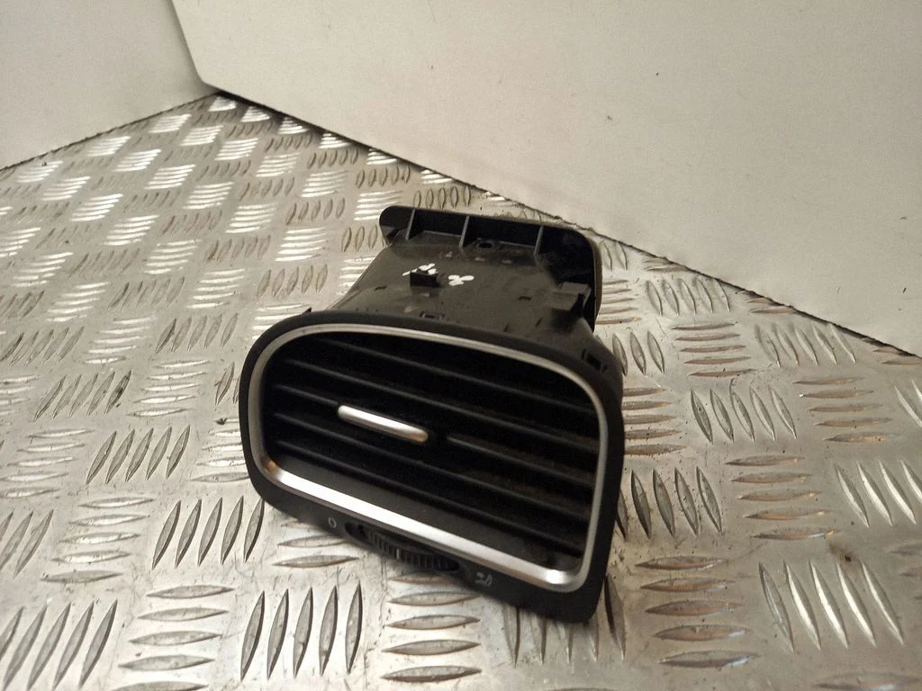 Dashboard side air vent grill/cover trim 5K0819709D