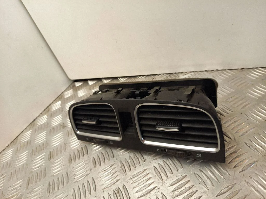 Dash center air vent grill 5K0819728N