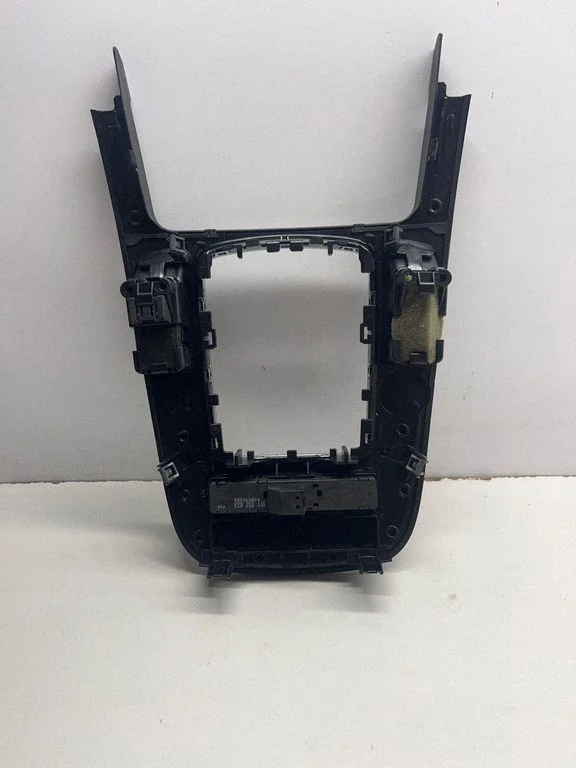 Gear shifter surround trim plastic – Audi A4 Allroad B8 (2008-2016)